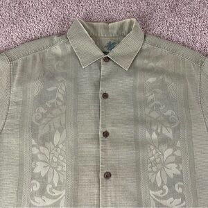 Tommy Bahama Shirt Mens Large Green Floral Embossed Hawaiian Silk Button Up E177